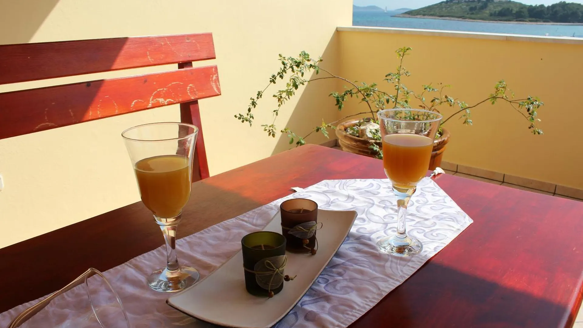 Buco Seafront Apartments & Fastfood Pakostane