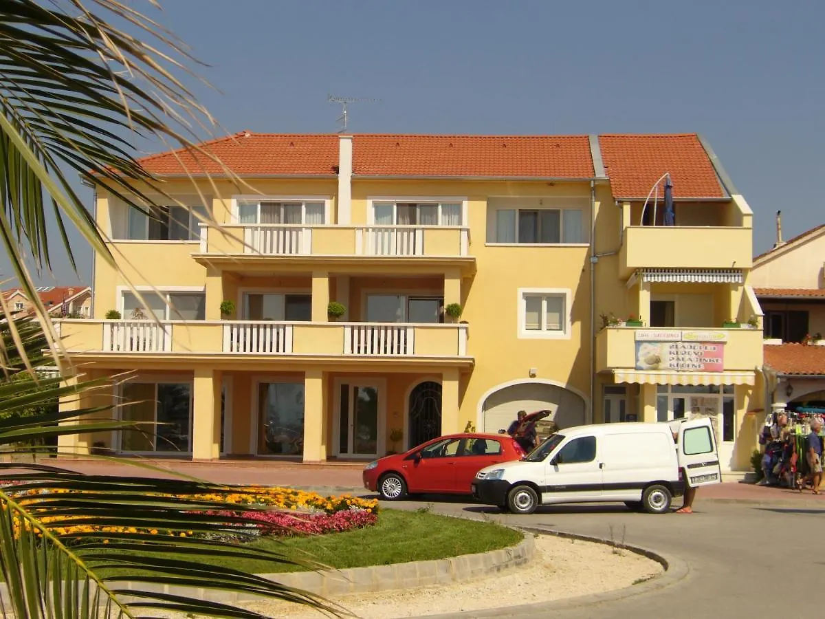 Buco Seafront Apartments & Fastfood Pakoštane