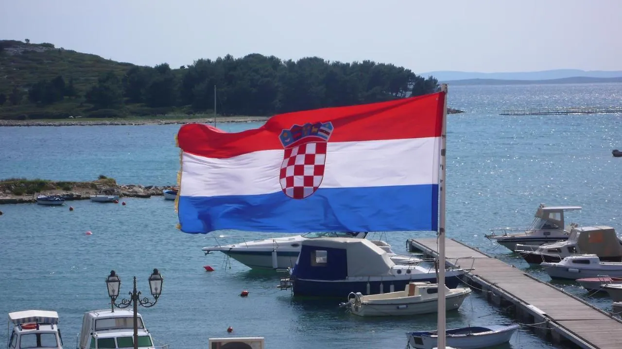 Buco Seafront Apartments & Fastfood Pakoštane Chorvatsko
