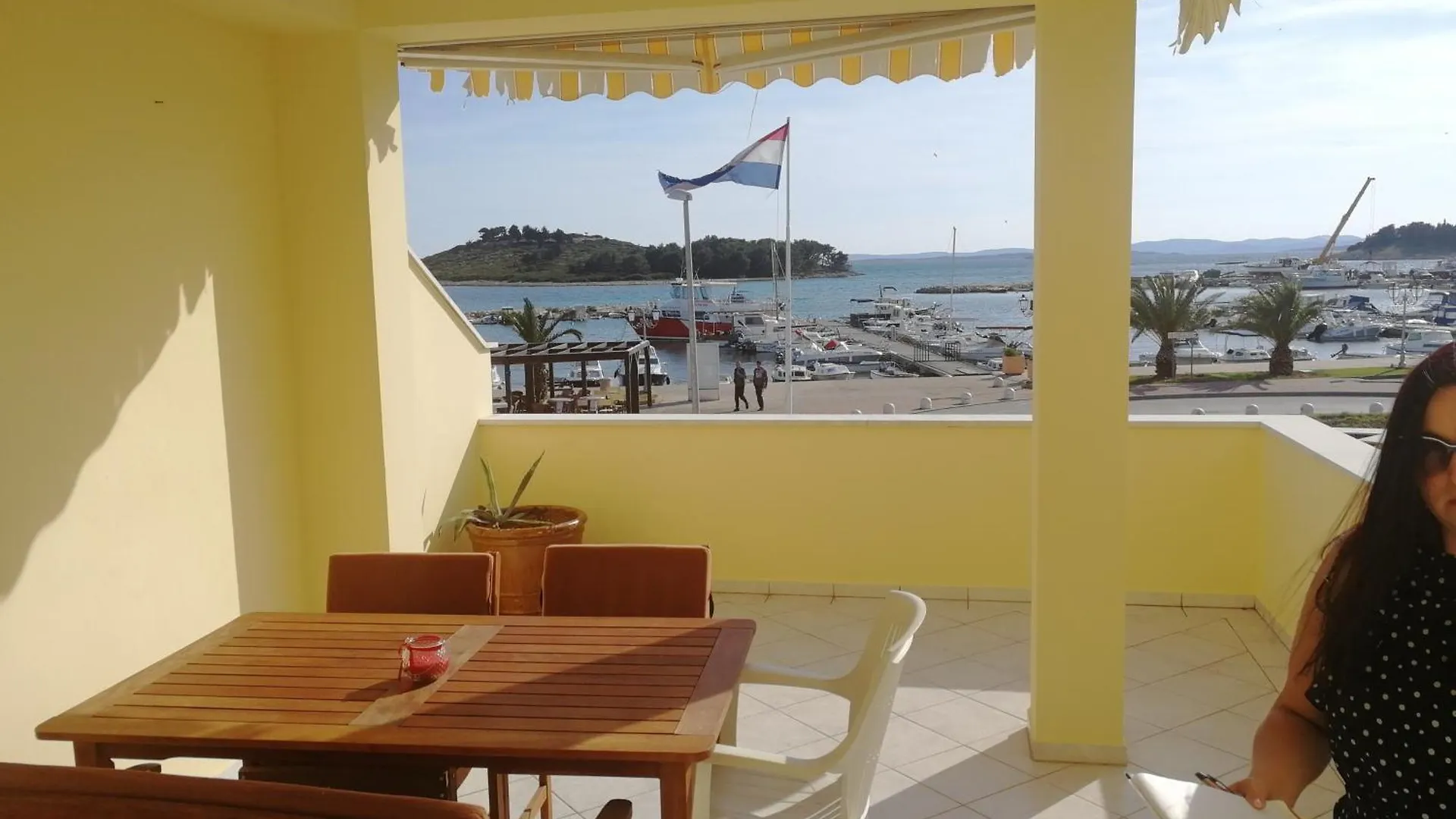 Buco Seafront Apartments & Fastfood Pakoštane 0*,  Chorvatsko